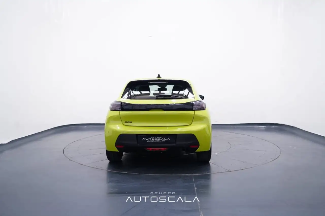 Peugeot 208 5